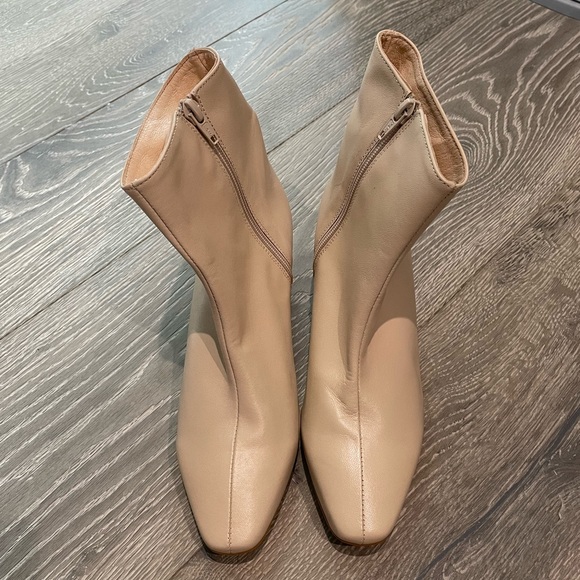 Intentionally Blank Thin Block Heel Booties in Cloud Color Size 7 - Picture 2 of 9